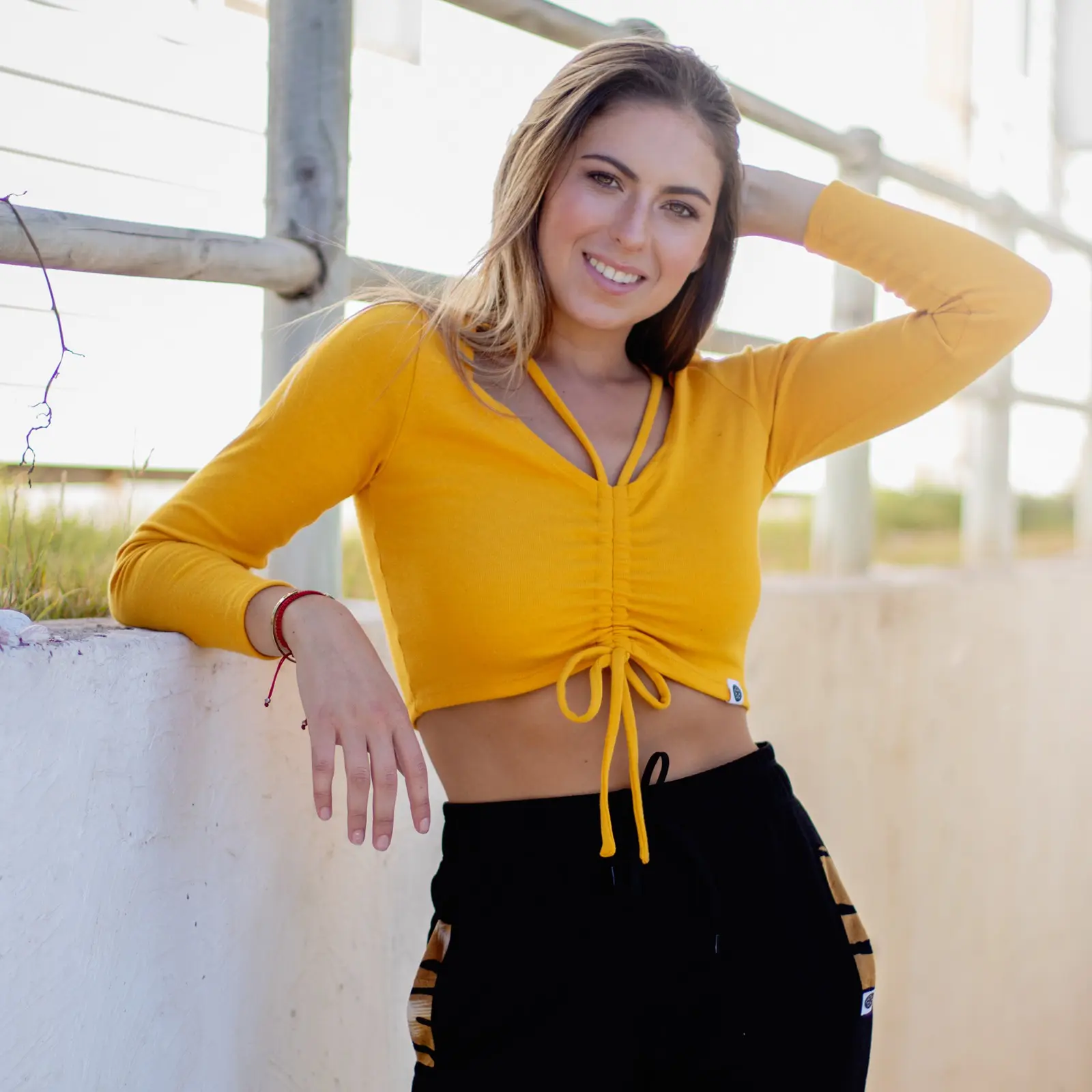 mujer con ropa deportiva vuelve a lo simple
